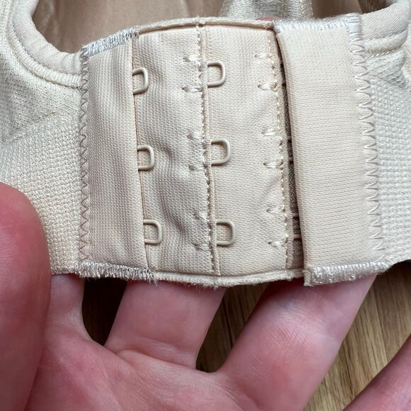 NEW Truekind Women's L Daily Comfort Wirefree Shaper Bra Beige Nude Casual - Picture 5 of 9